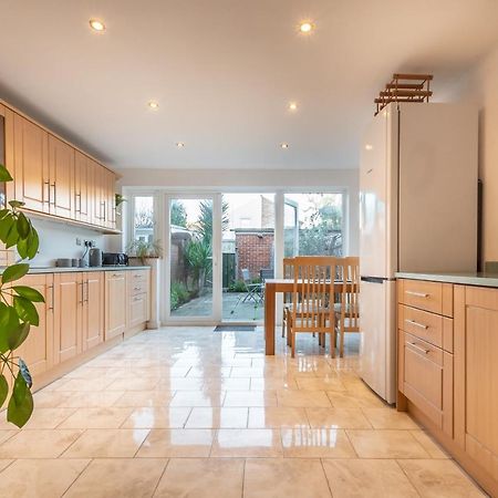 Best Price! Large Home For 4 - Smart Tv - Comfy Beds - Garden - 4 Single Beds Or 2 Doubles! Portsmouth Bagian luar foto