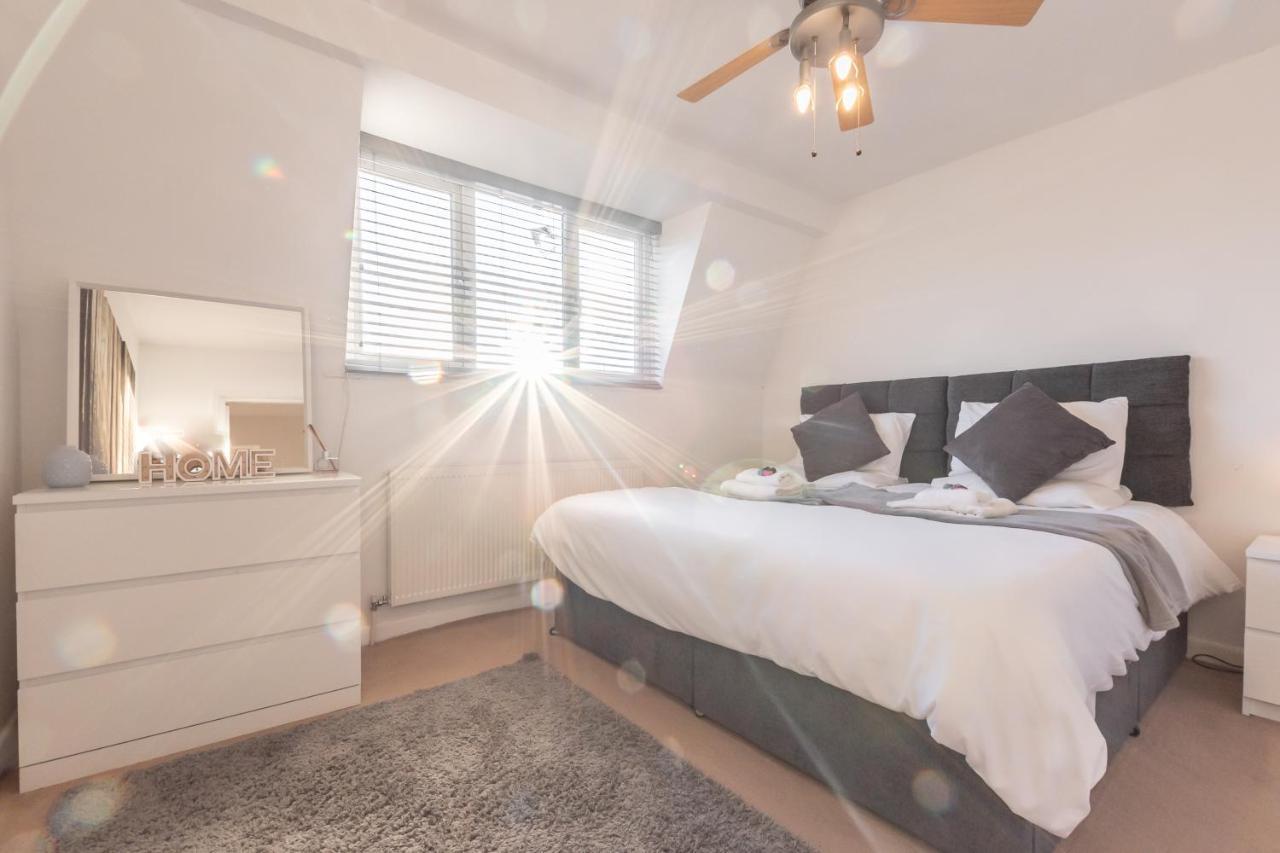 Best Price! Large Home For 4 - Smart Tv - Comfy Beds - Garden - 4 Single Beds Or 2 Doubles! Portsmouth Bagian luar foto