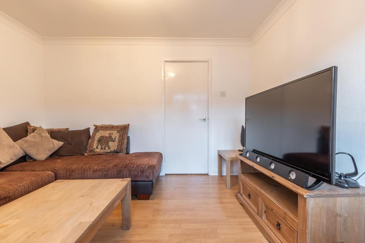 Best Price! Large Home For 4 - Smart Tv - Comfy Beds - Garden - 4 Single Beds Or 2 Doubles! Portsmouth Bagian luar foto