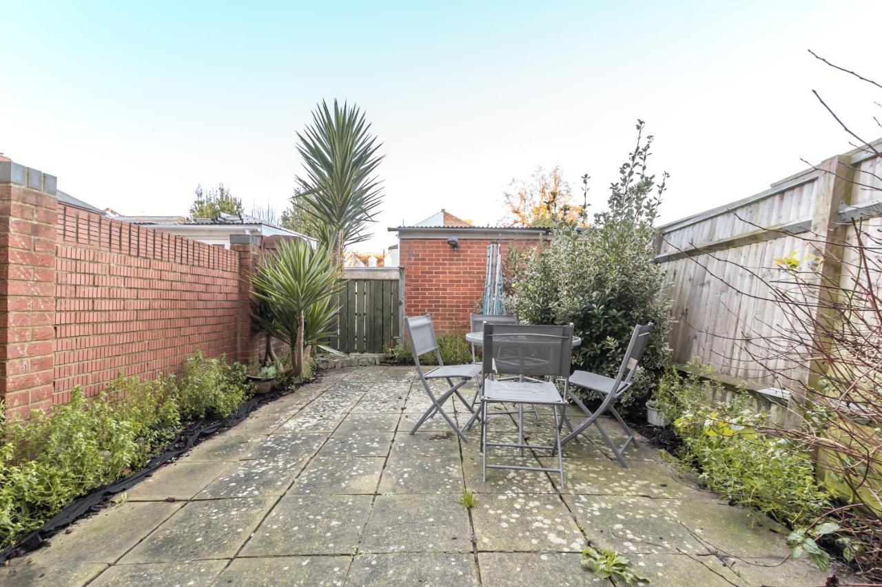 Best Price! Large Home For 4 - Smart Tv - Comfy Beds - Garden - 4 Single Beds Or 2 Doubles! Portsmouth Bagian luar foto